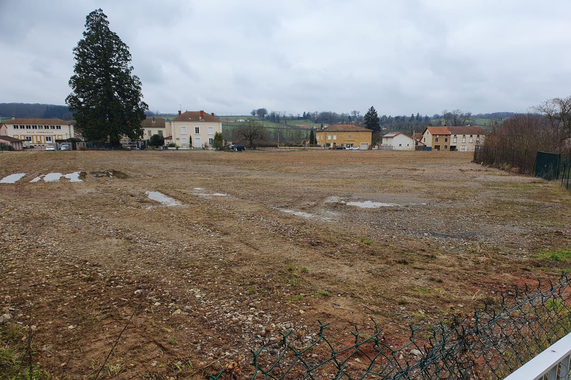 SAINT-DENIS-DE-CABANNE-42-M.OE.-Requalification-friche-en-centre-bourg